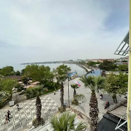 شقة بإطلالة على الشاطئ والكورنيش 5 With And Sea View *