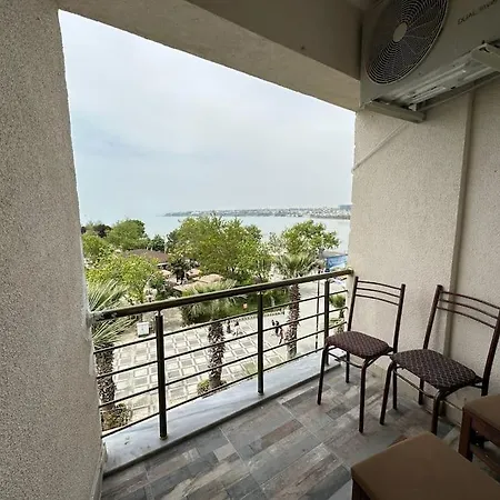 شقة بإطلالة على الشاطئ والكورنيش 5 With And Sea View Διαμέρισμα
