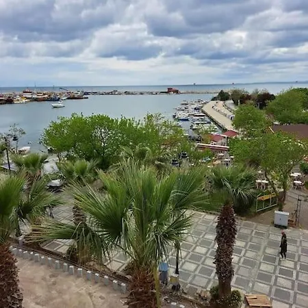شقة بإطلالة على الشاطئ والكورنيش 5 With And Sea View * Silivri